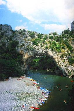 Maison de vacances �/en/au Labastide-de-Virac (Ard�che)ou appartement ou maison de vacances
