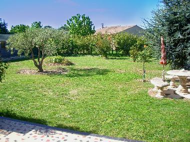 Jardin avec salon en pierre