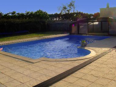 Piscine enti�rement s�curis�e avec toit piscine amovible