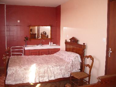 Chambre 2 lits dble climatis�e avec Lavabo et balcon sur piscine