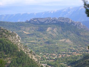 Maison de vacances �/en/au Le Barroux (Vaucluse)ou appartement ou maison de vacances