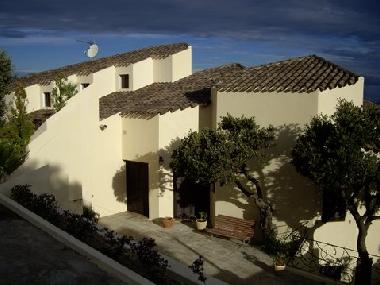 ENTREE PRINCIPALE DE LA VILLA