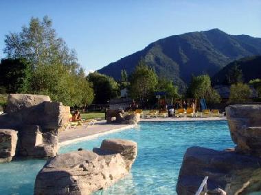 Piscine entre montagnes