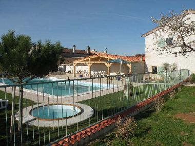 Maison de vacances �/en/au Saint-front (Charente)ou appartement ou maison de vacances