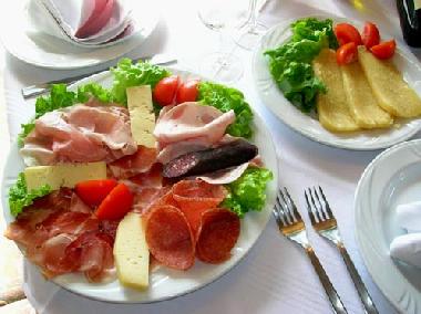 S�dtiroler snack: saucisses, lard, fromage ... Grieskirchen