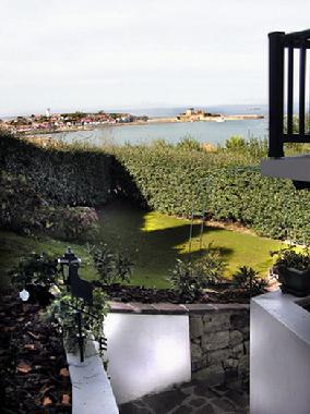 Vue de la terrassesudt vers Socoa et jardin