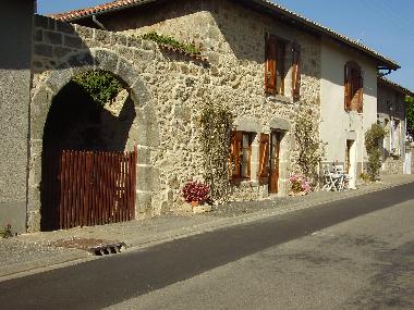 Maison de vacances �/en/au Brigueuil (Charente)ou appartement ou maison de vacances