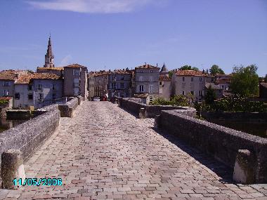 Maison de vacances �/en/au Brigueuil (Charente)ou appartement ou maison de vacances