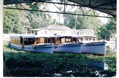 Bateau �/en/au KOTTAYAM (Kerala)ou appartement ou maison de vacances