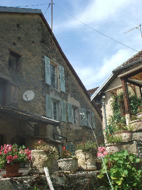 Maison de vacances �/en/au passenans (Jura)ou appartement ou maison de vacances