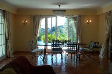 Maison de vacances �/en/au MOUGINS (Alpes-Maritimes)ou appartement ou maison de vacances