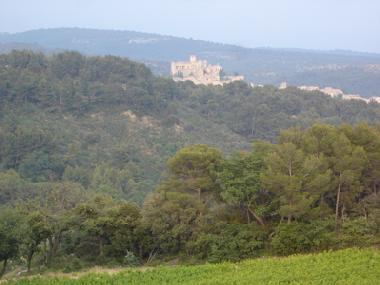 Maison de vacances �/en/au Le Barroux (Vaucluse)ou appartement ou maison de vacances