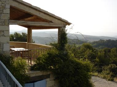 Maison de vacances �/en/au Le Barroux (Vaucluse)ou appartement ou maison de vacances