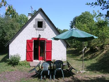 Maison de vacances �/en/au SAIN BONNET DE SALERS (Cantal)ou appartement ou maison de vacances