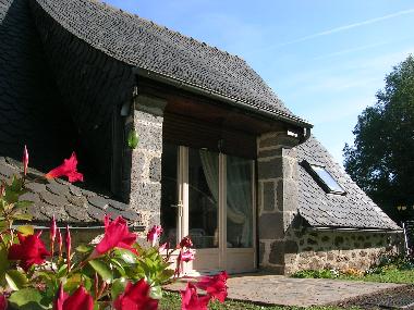 Maison de vacances �/en/au SAIN BONNET DE SALERS (Cantal)ou appartement ou maison de vacances