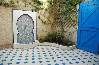 cour avec fontaine