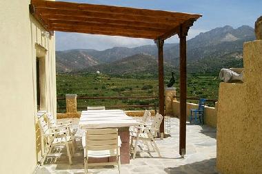 vue de la terrasse aux montagnes