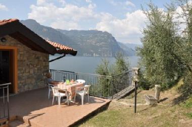 Maison de vacances �/en/au Monte Isola (Brescia)ou appartement ou maison de vacances