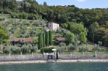 Maison de vacances �/en/au Monte Isola (Brescia)ou appartement ou maison de vacances
