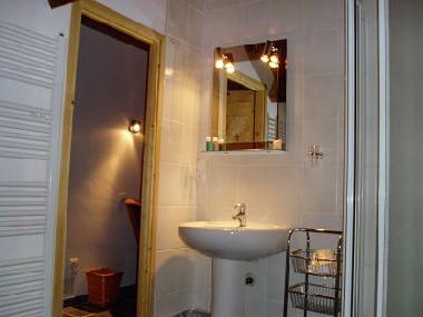 Chambre avec petit d�jeuner �/en/au St Beat (Haute-Garonne)ou appartement ou maison de vacances