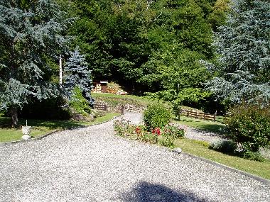 Chambre avec petit d�jeuner �/en/au St Beat (Haute-Garonne)ou appartement ou maison de vacances