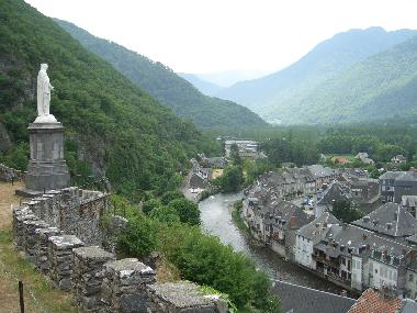 Chambre avec petit d�jeuner �/en/au St Beat (Haute-Garonne)ou appartement ou maison de vacances
