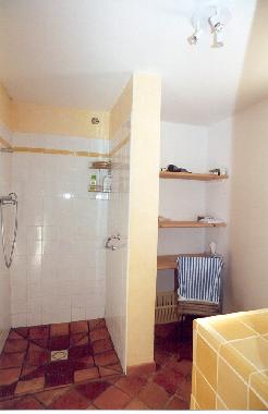 Maison de vacances �/en/au Lacoste (Vaucluse)ou appartement ou maison de vacances