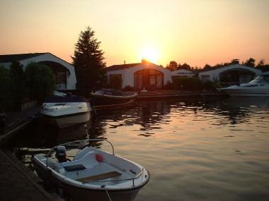 Bateau �/en/au Lemmer (Friesland)ou appartement ou maison de vacances