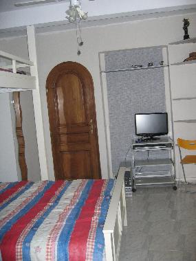 Chambre avec petit djeuner /en/au antibes (Alpes-Maritimes)ou appartement ou maison de vacances