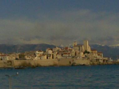 Chambre avec petit djeuner /en/au antibes (Alpes-Maritimes)ou appartement ou maison de vacances