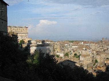 Vue du village avec Palais Farnese
