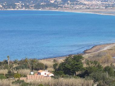 Vue de notre propri�t� La Guyanne au bord de la plage