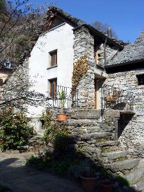 Maison de vacances �/en/au Maggia/Moghegno (Locarno)ou appartement ou maison de vacances