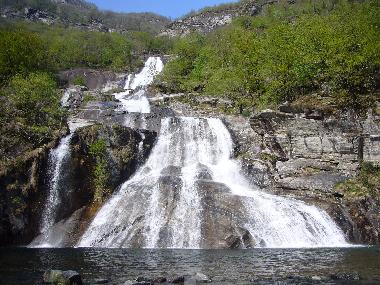 Maison de vacances �/en/au Maggia/Moghegno (Locarno)ou appartement ou maison de vacances