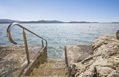 Maison de vacances �/en/au �aborić (Sibensko-Kninska)ou appartement ou maison de vacances