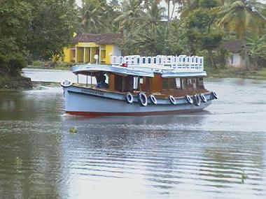 Bateau �/en/au KOTTAYAM (Kerala)ou appartement ou maison de vacances