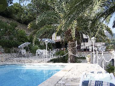 Maison de vacances �/en/au CABRIS (Alpes-Maritimes)ou appartement ou maison de vacances