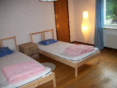chambre � coucher a deux lits separar�s