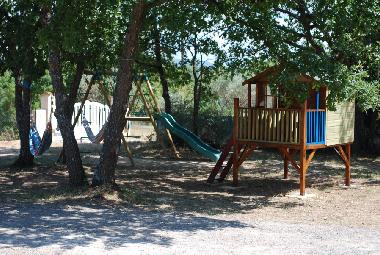 Maison de vacances �/en/au ARTIGNOSC SUR VERDON (Var)ou appartement ou maison de vacances