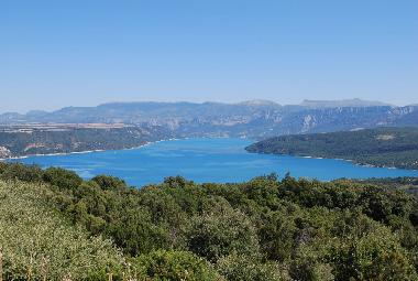 Maison de vacances �/en/au ARTIGNOSC SUR VERDON (Var)ou appartement ou maison de vacances