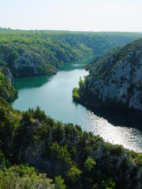 Maison de vacances �/en/au ARTIGNOSC SUR VERDON (Var)ou appartement ou maison de vacances
