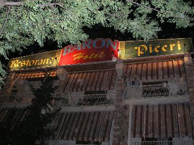 Htel /en/au Tirana (Tirane (Ville))ou appartement ou maison de vacances