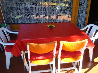 Table et chaises balcon