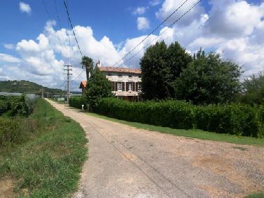 Chambre avec petit djeuner /en/au Aiguillon (Lot-et-Garonne)ou appartement ou maison de vacances