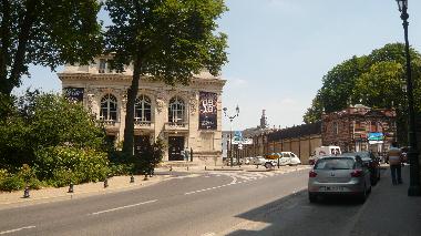 Vue sur le Thtre SALMANAZAR situ  15m du Gite