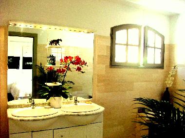 Maison de vacances �/en/au VELAUX (Bouches-du-Rh�ne)ou appartement ou maison de vacances