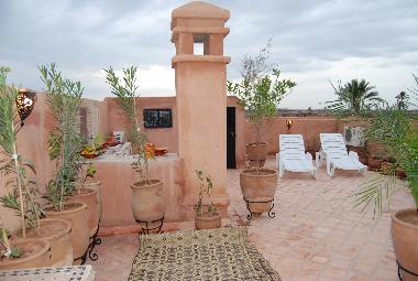 pourquoi ne pas se bronzer en toute intimit� sur notre terrasse, le soleil est de 8h jusqu\