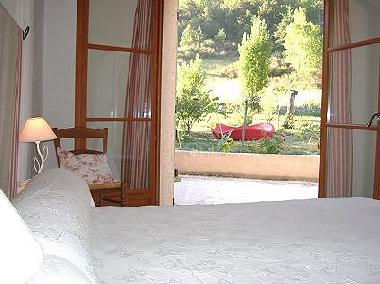 La Chambre 1 donnant sur la terrasse.