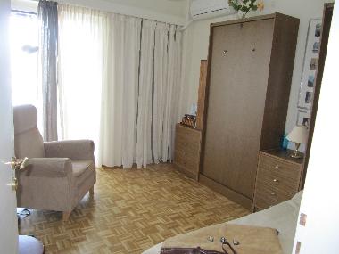 chambre a coucher ( le 2eme lit est entre les tables de nuit)