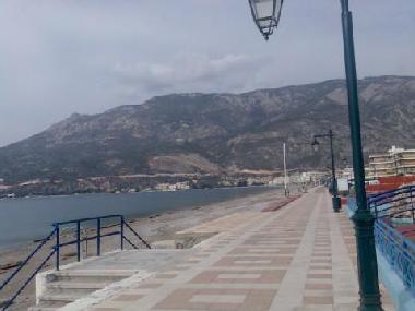 promenade le long de la plage a cailloux